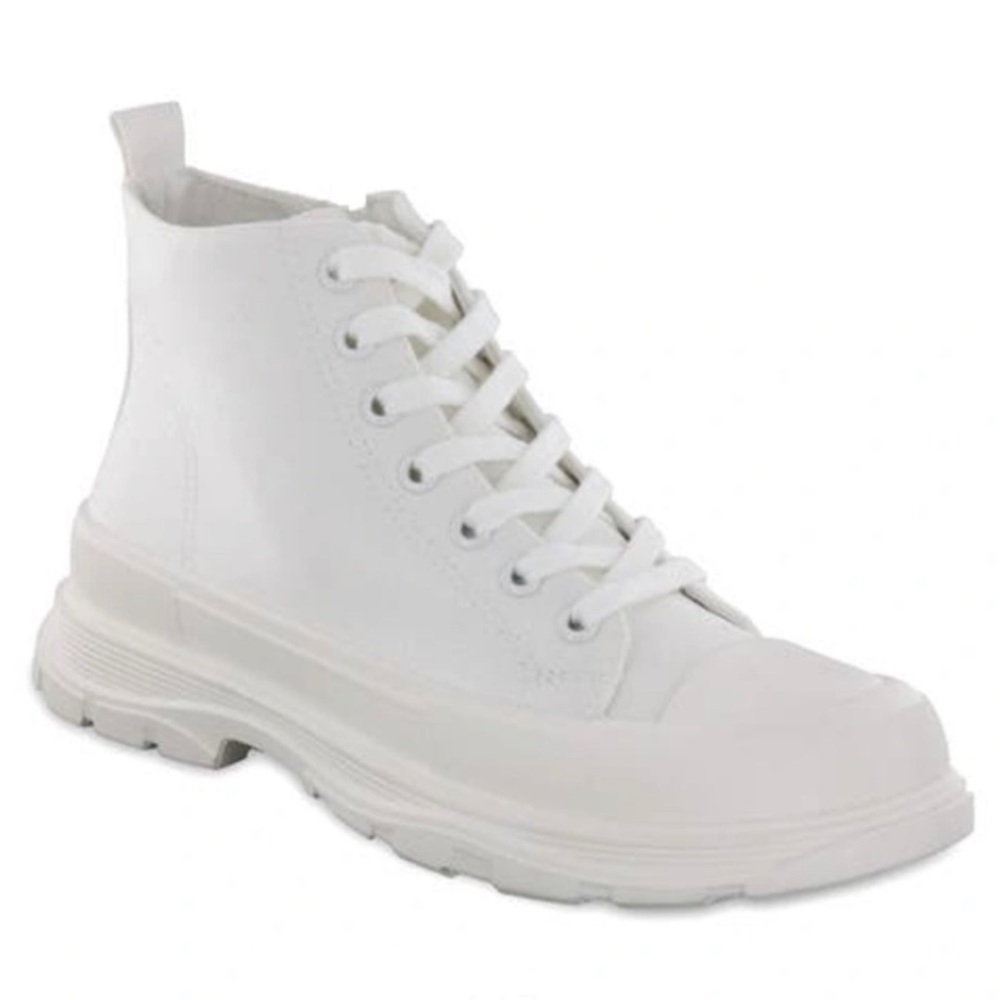 Andie Platform Lace-Up Sneaker